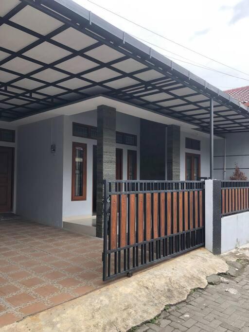 Kejayan Richandy House - 3 Bedroom Full Ac & Hot Water מראה חיצוני תמונה